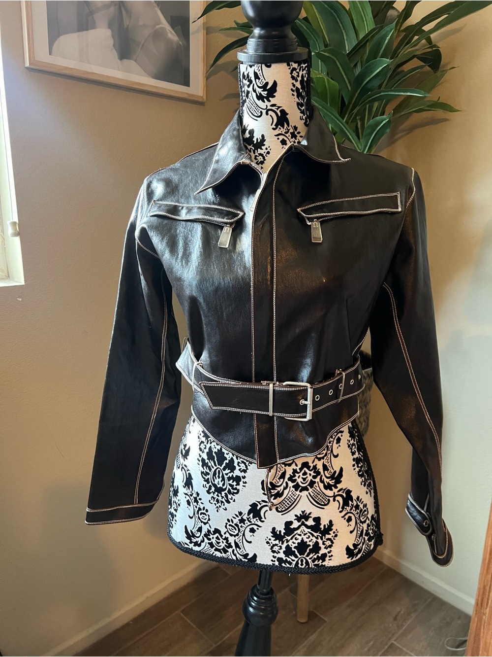 Vera Pelle Black Leather Belted Jacket with Contrast Stitching
